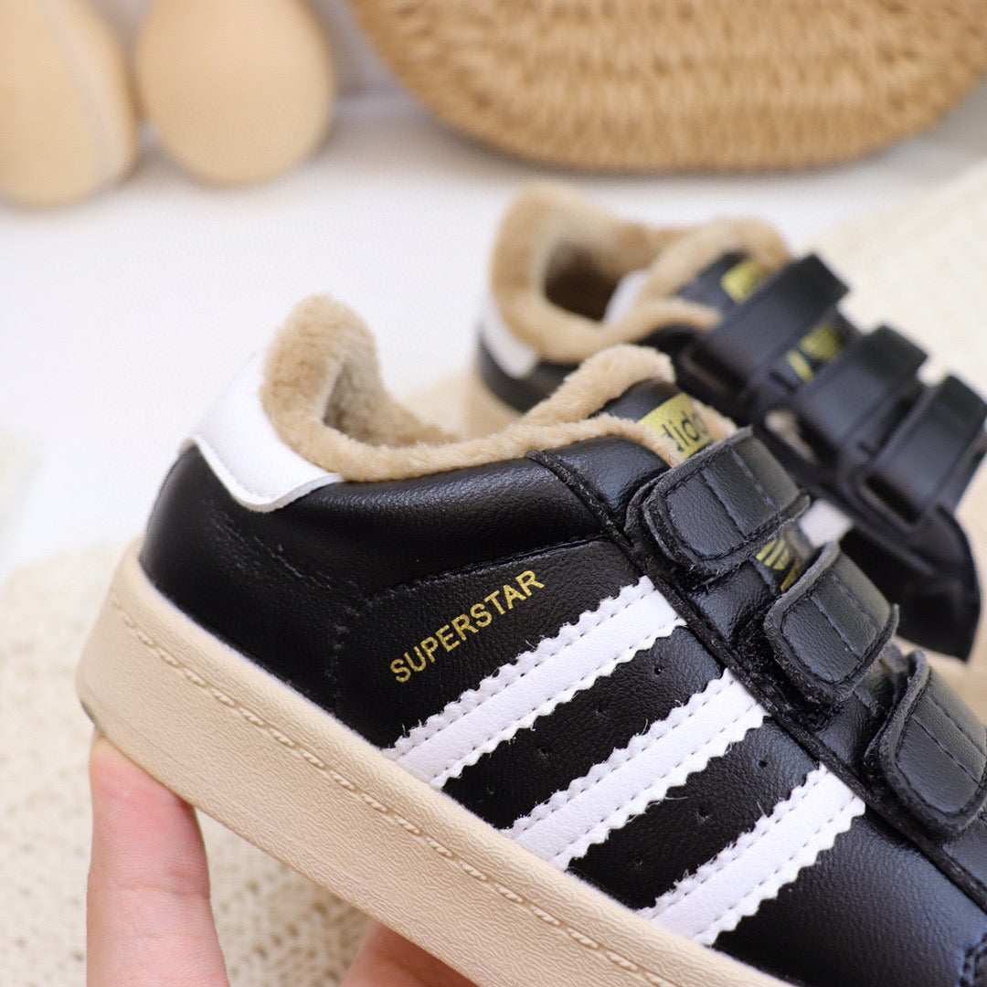 Adidas Superstar con pelliccia per bambini