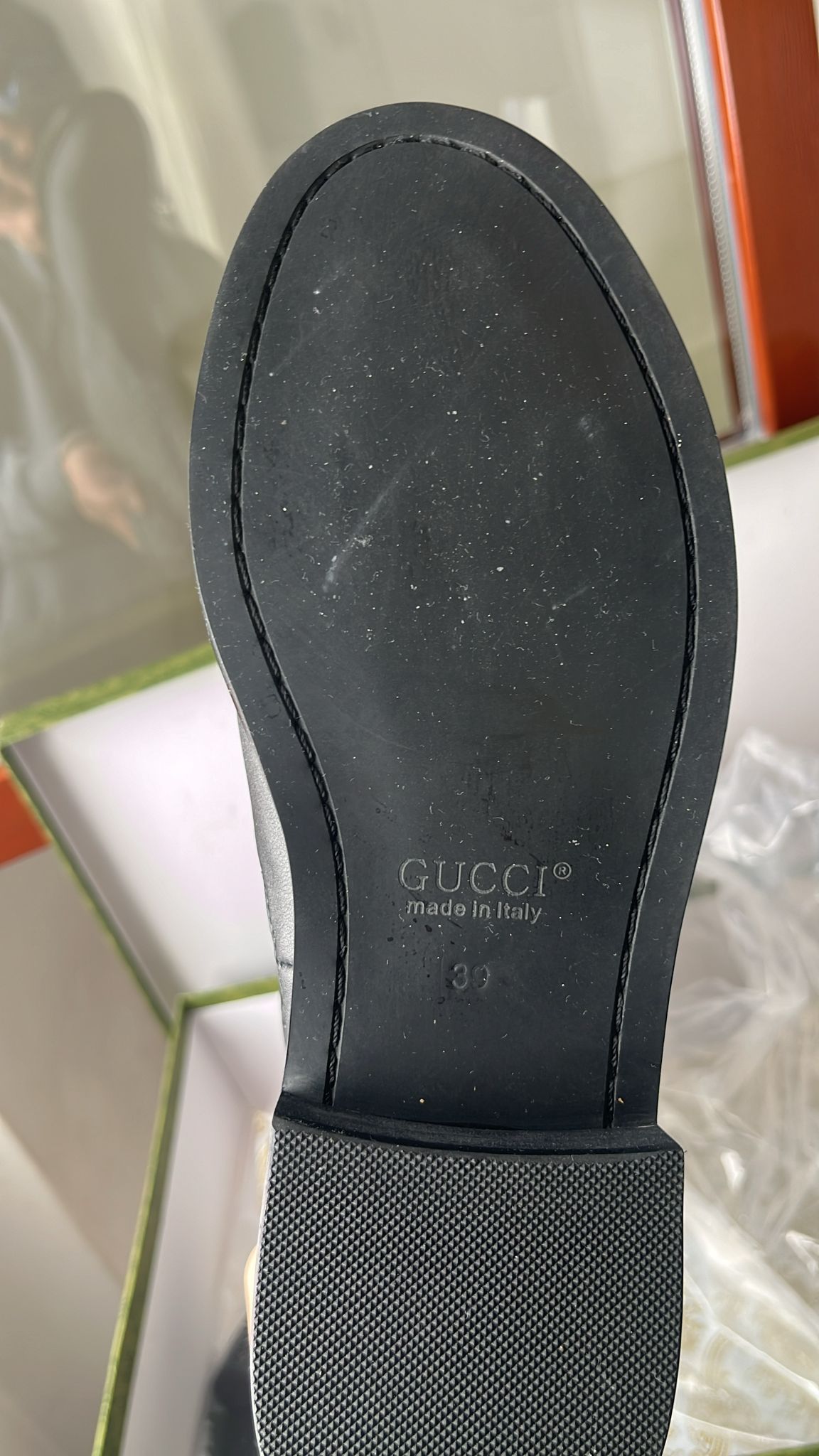 Stivali in pelle nera con monogramma di Gucci